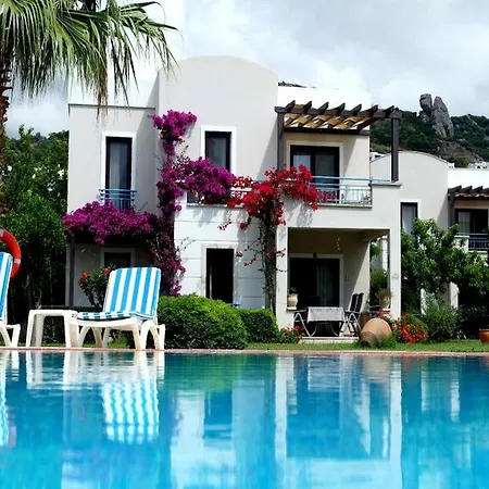 Villa Azelea Poolside